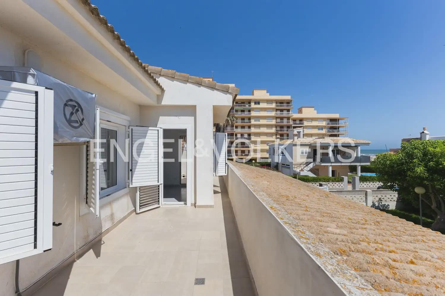 Villa/Maison de 5 chambres à louer à Valence ville - 3 600 € (Ref: 9898030)