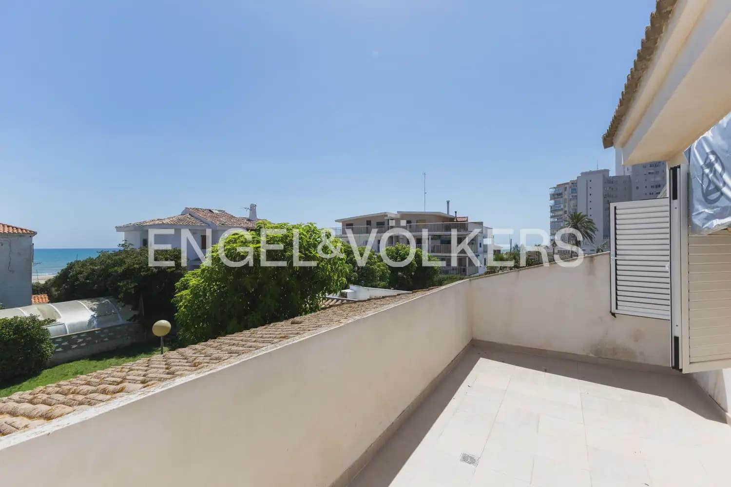 Villa/Maison de 5 chambres à louer à Valence ville - 3 600 € (Ref: 9898030)
