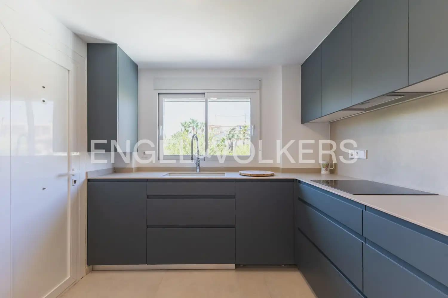 Villa/Maison de 5 chambres à louer à Valence ville - 3 600 € (Ref: 9898030)