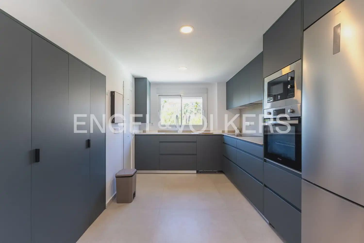 Villa/Maison de 5 chambres à louer à Valence ville - 3 600 € (Ref: 9898030)