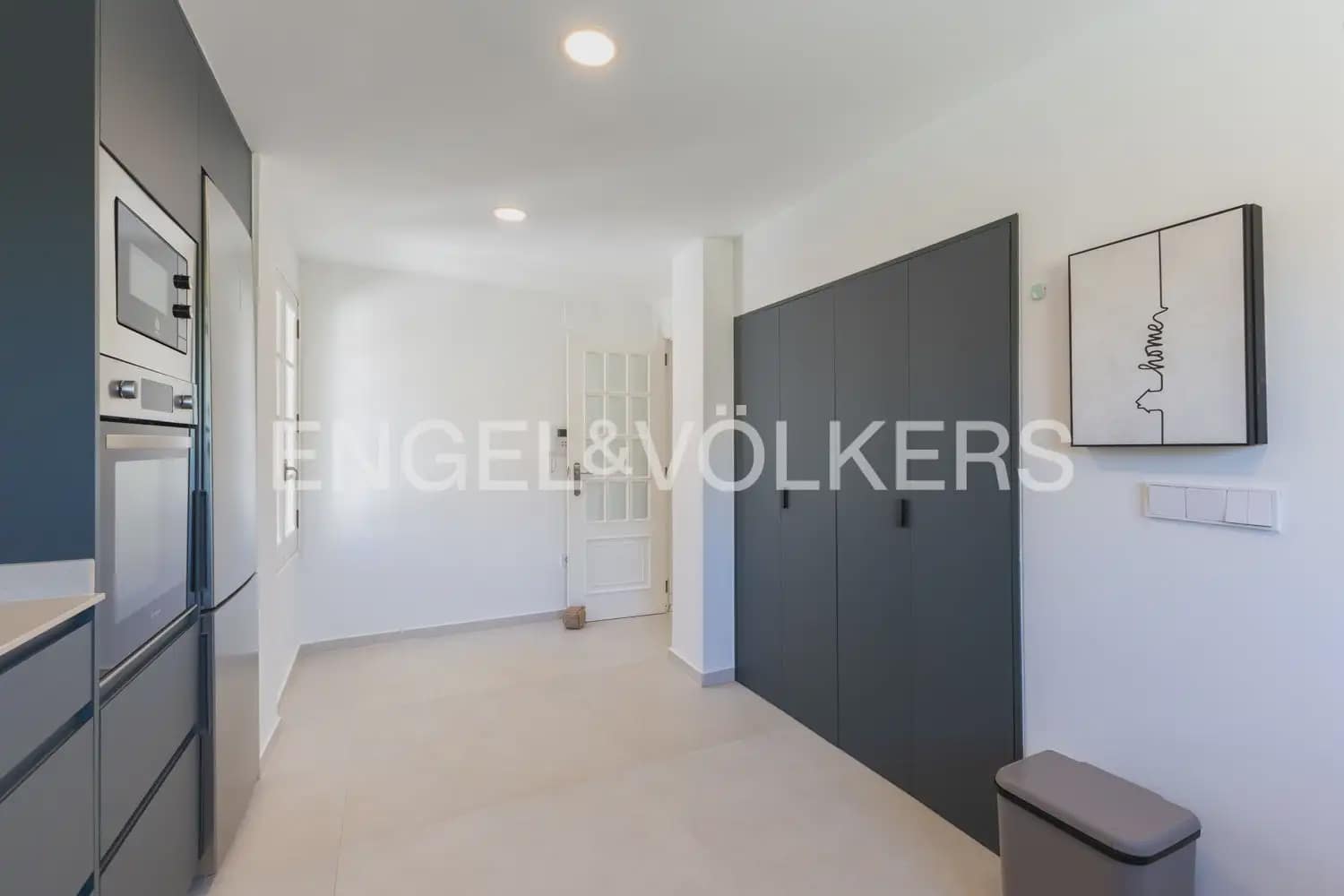 Villa/Maison de 5 chambres à louer à Valence ville - 3 600 € (Ref: 9898030)
