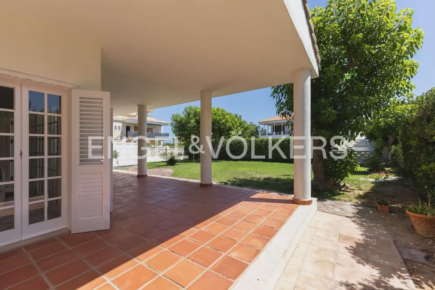 Villa/Maison de 5 chambres à louer à Valence ville - 3 600 € (Ref: 9898030)
