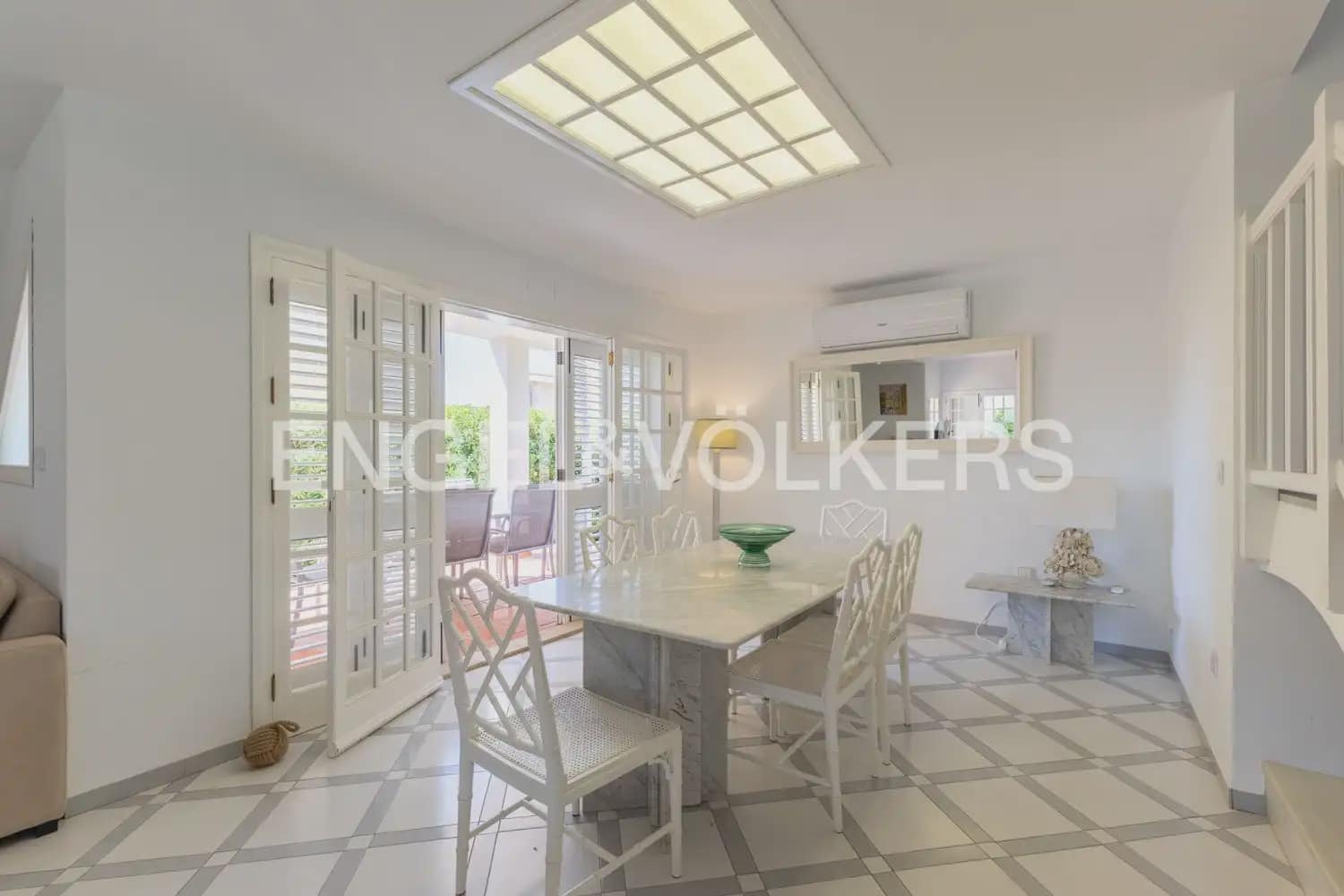 Villa/Maison de 5 chambres à louer à Valence ville - 3 600 € (Ref: 9898030)