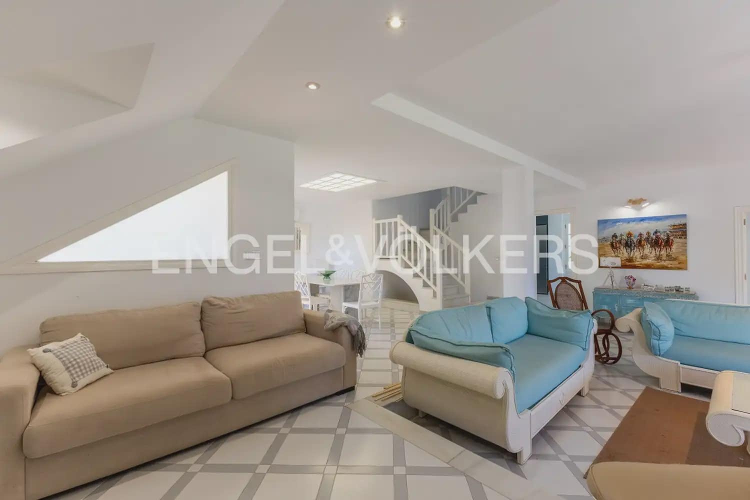 Villa/Maison de 5 chambres à louer à Valence ville - 3 600 € (Ref: 9898030)