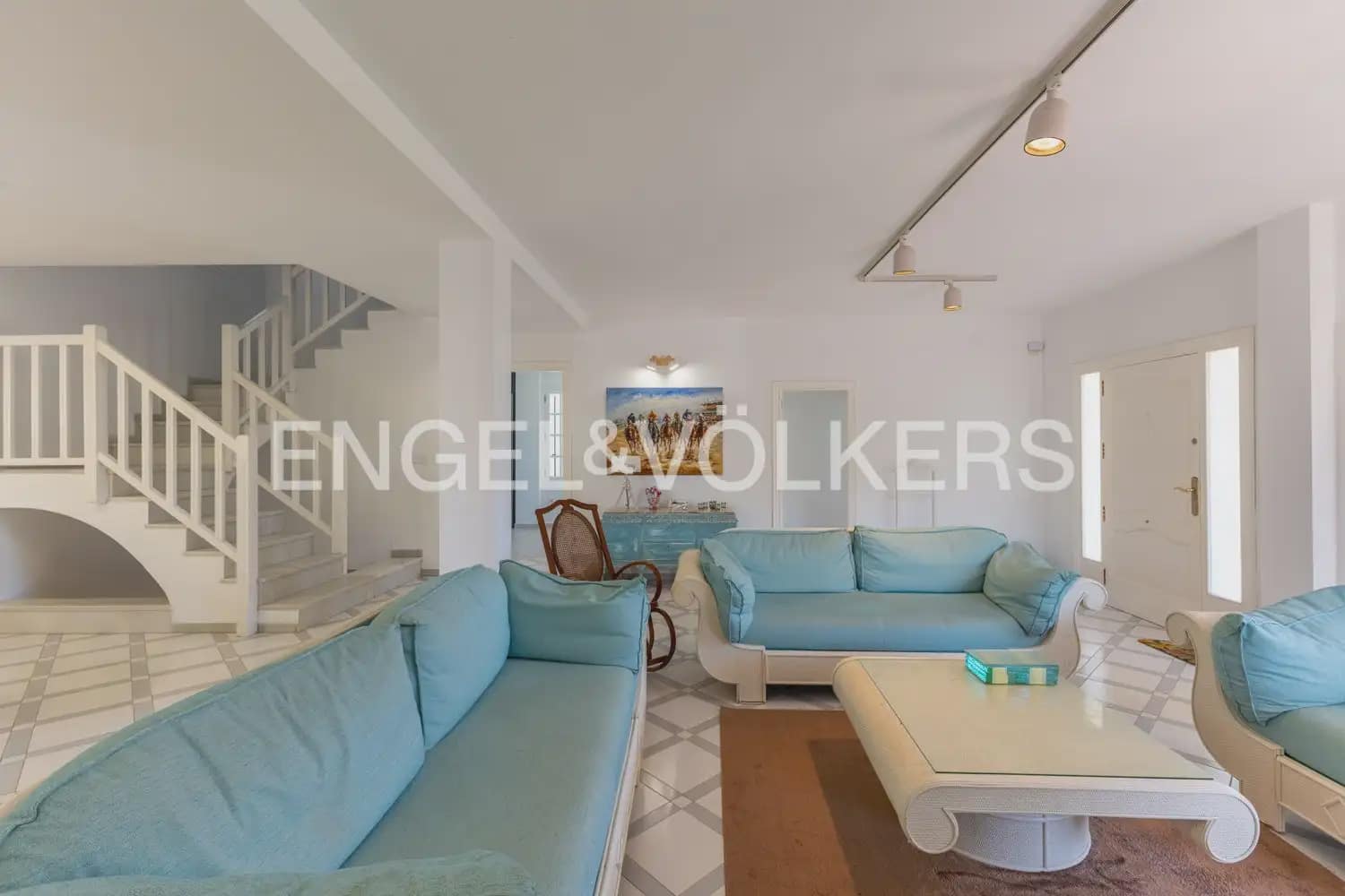 Villa/Maison de 5 chambres à louer à Valence ville - 3 600 € (Ref: 9898030)