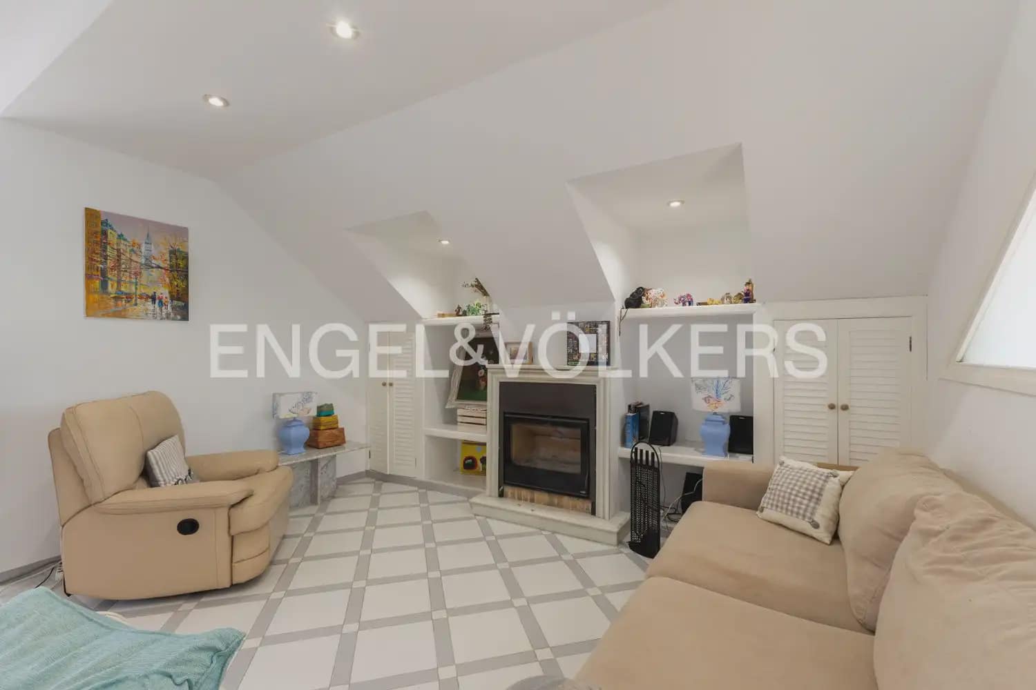 Villa/Maison de 5 chambres à louer à Valence ville - 3 600 € (Ref: 9898030)