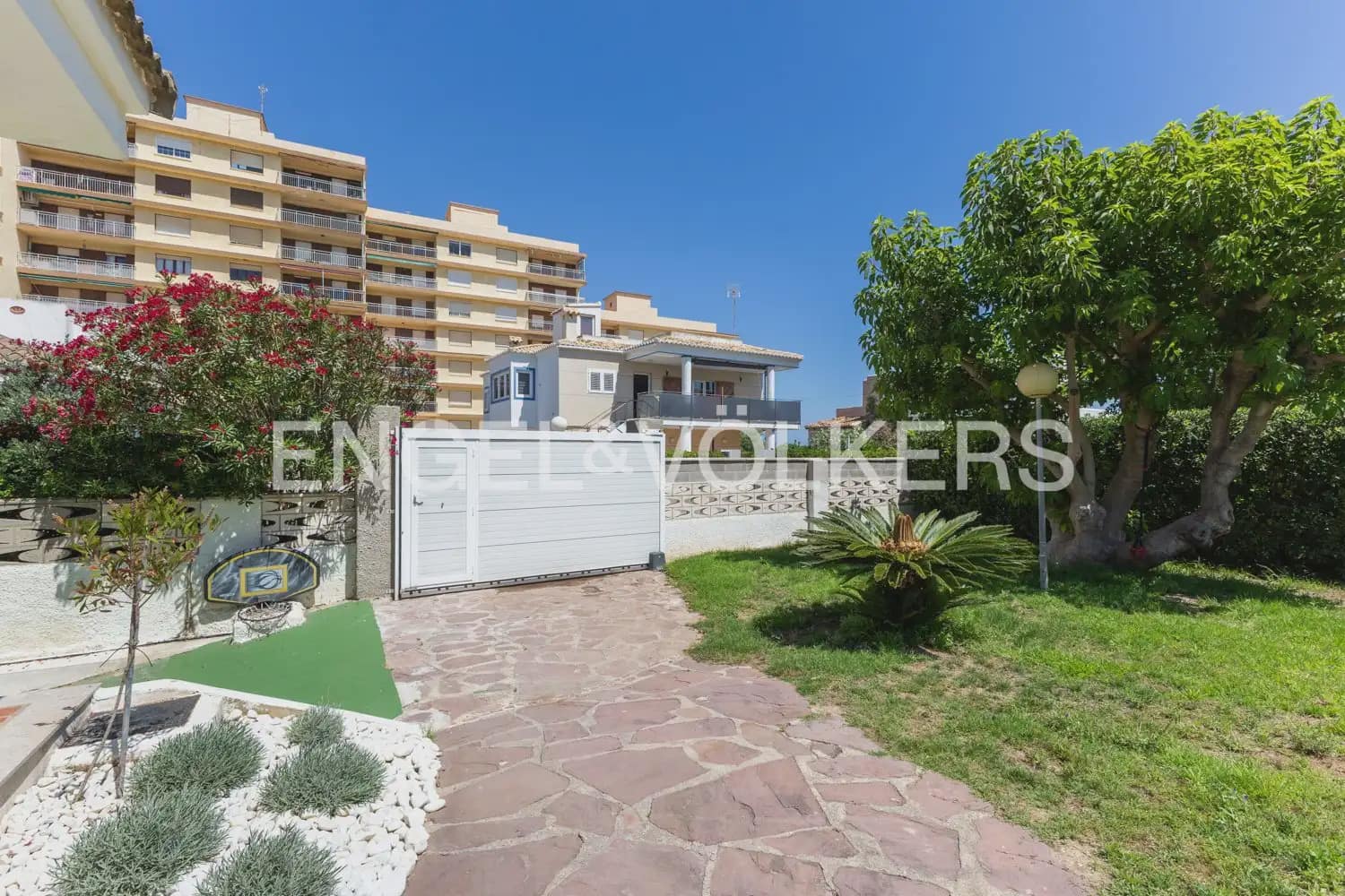 Villa/Maison de 5 chambres à louer à Valence ville - 3 600 € (Ref: 9898030)