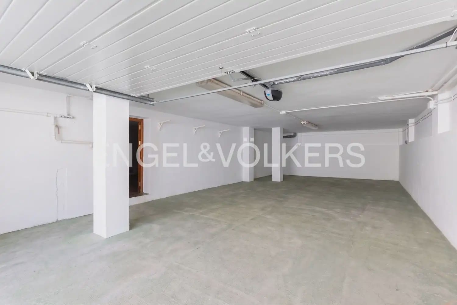 Villa/Maison de 5 chambres à louer à Valence ville - 3 600 € (Ref: 9898030)