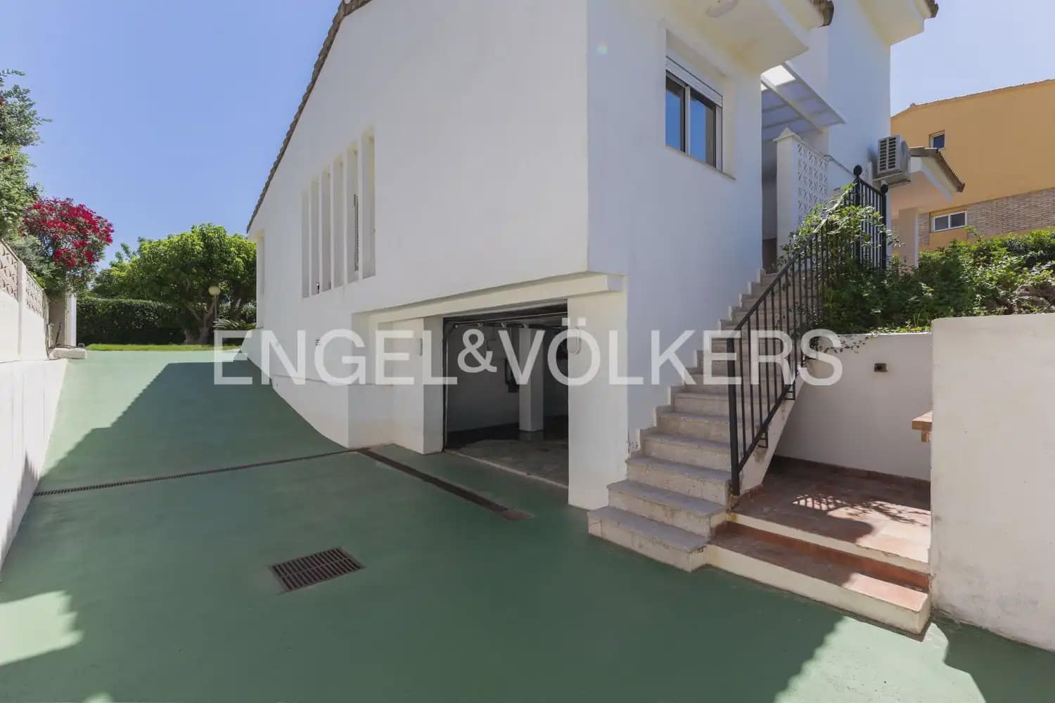 Villa/Maison de 5 chambres à louer à Valence ville - 3 600 € (Ref: 9898030)