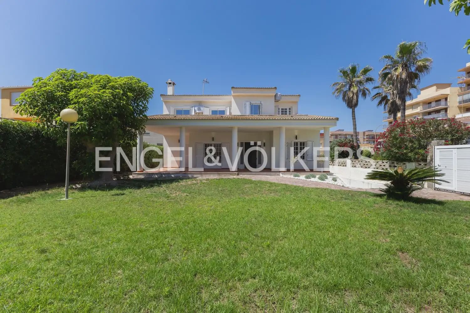 Villa/Maison de 5 chambres à louer à Valence ville - 3 600 € (Ref: 9898030)