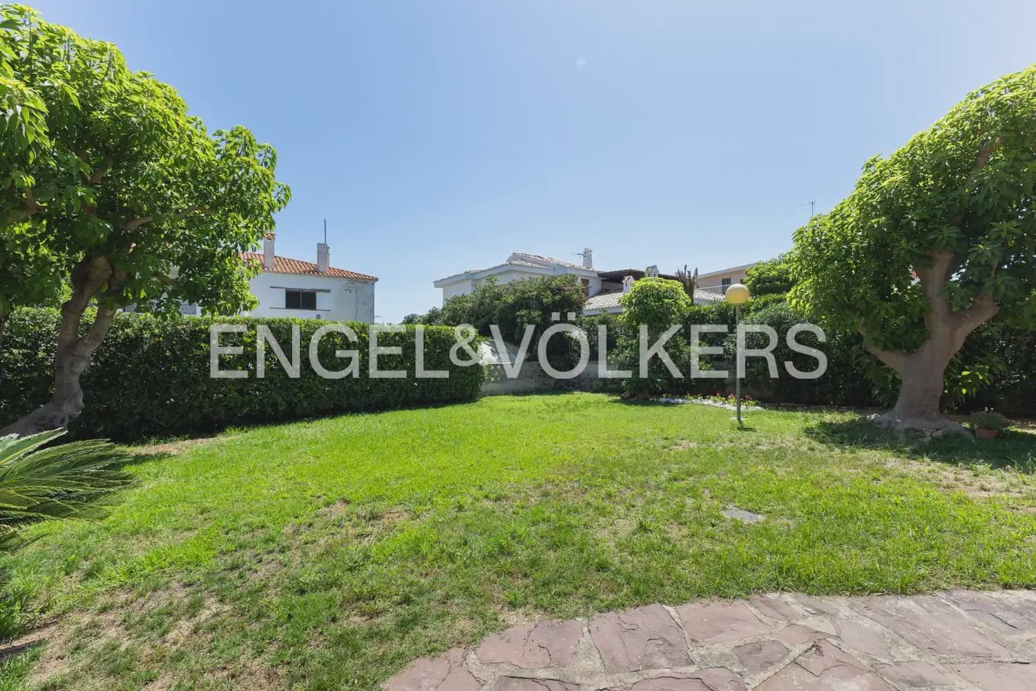 Villa/Maison de 5 chambres à louer à Valence ville - 3 600 € (Ref: 9898030)