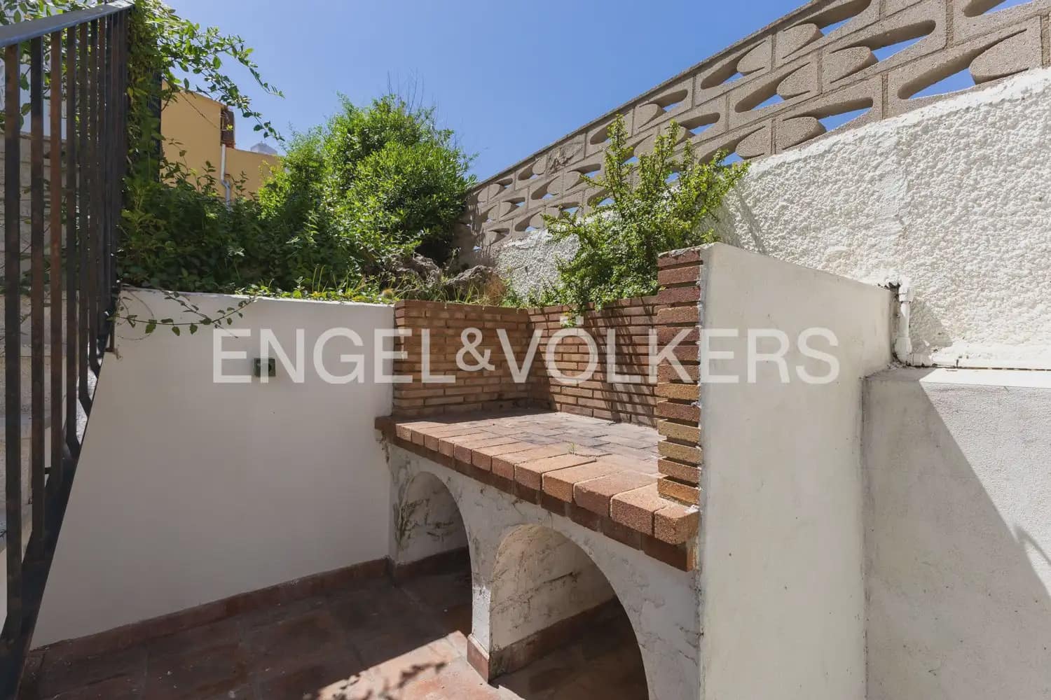 Villa/Maison de 5 chambres à louer à Valence ville - 3 600 € (Ref: 9898030)