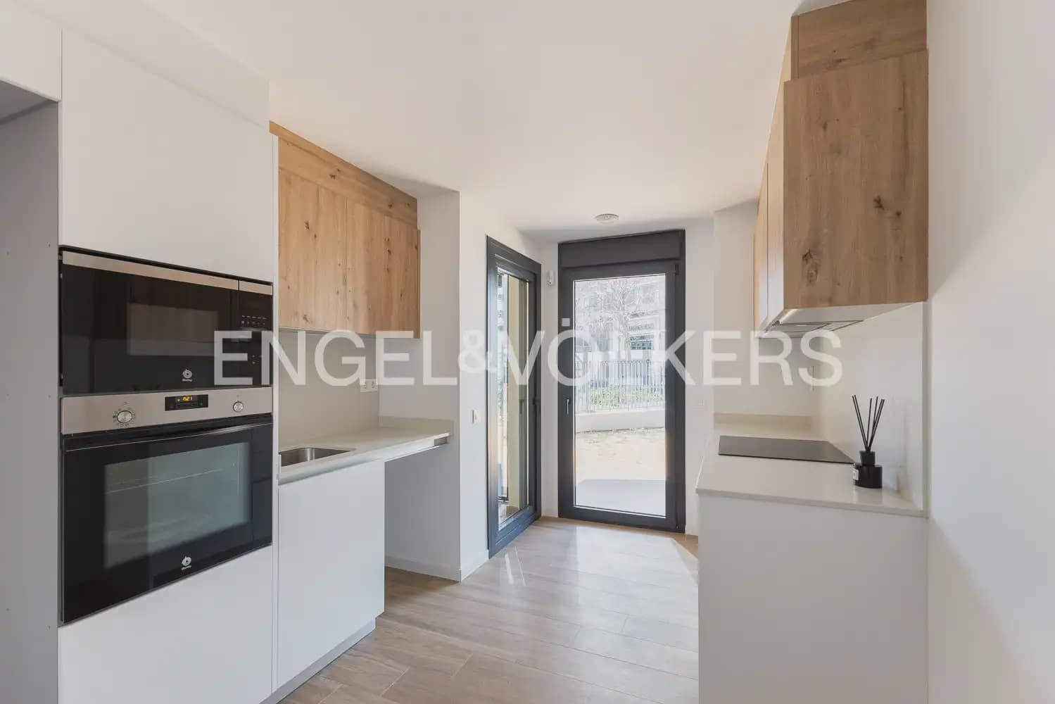 3 sovrum Lägenhet till salu i Valencia stad med pool garage - 830 000 € (Ref: 9898031)