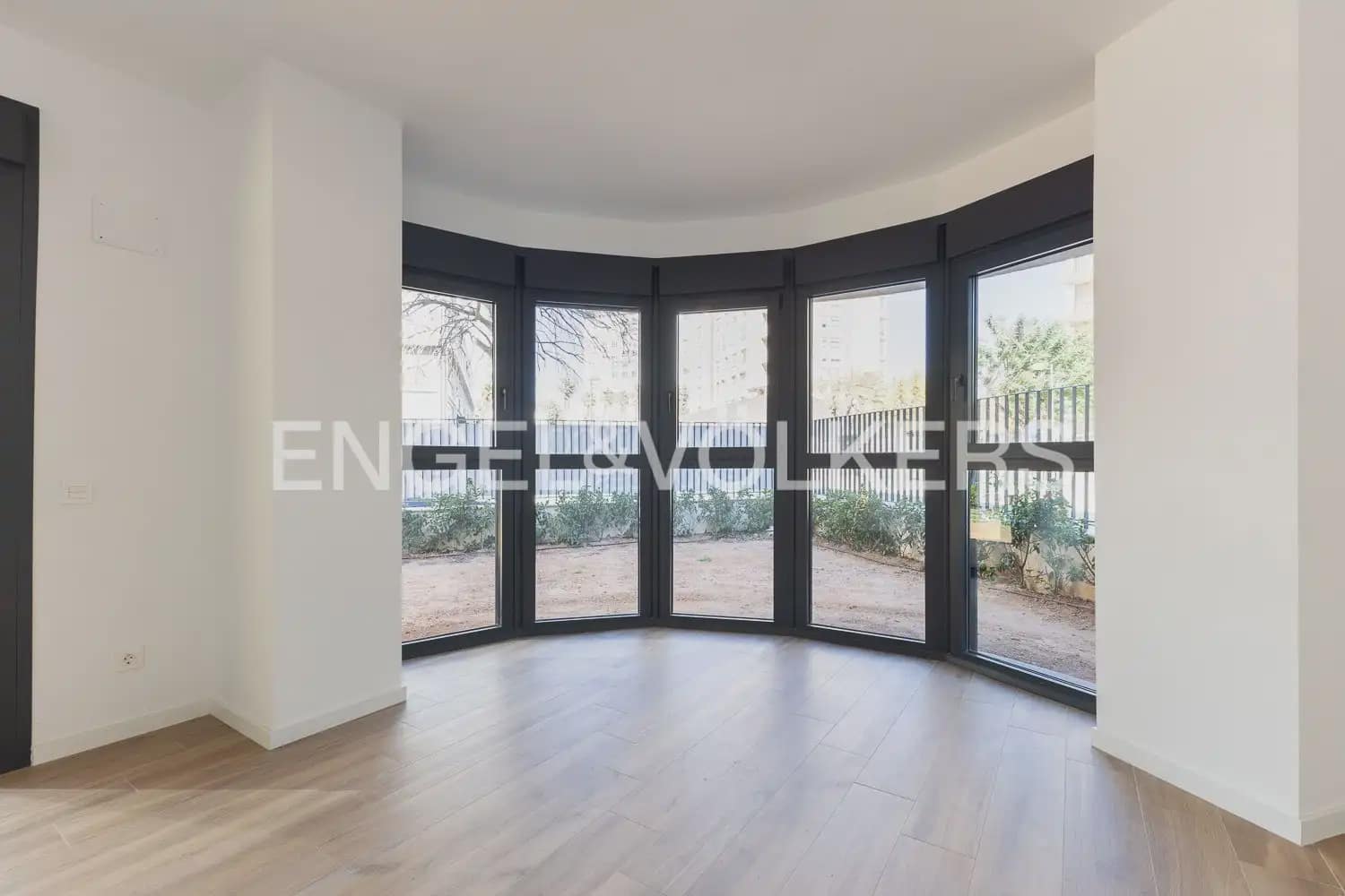 3 sovrum Lägenhet till salu i Valencia stad med pool garage - 830 000 € (Ref: 9898031)