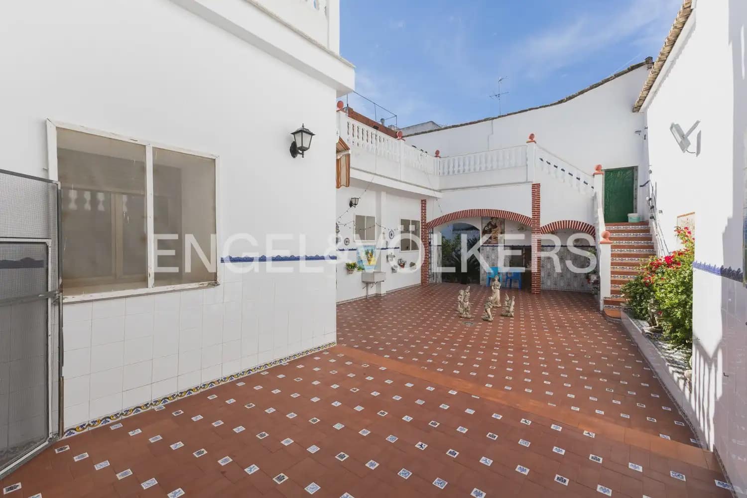 5 bedroom Townhouse for sale in Villanueva de Castellon - € 290,000 (Ref: 9898032)