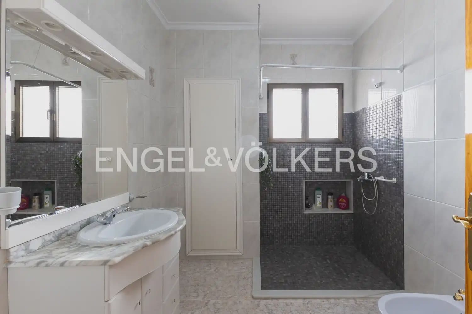5 bedroom Townhouse for sale in Villanueva de Castellon - € 290,000 (Ref: 9898032)