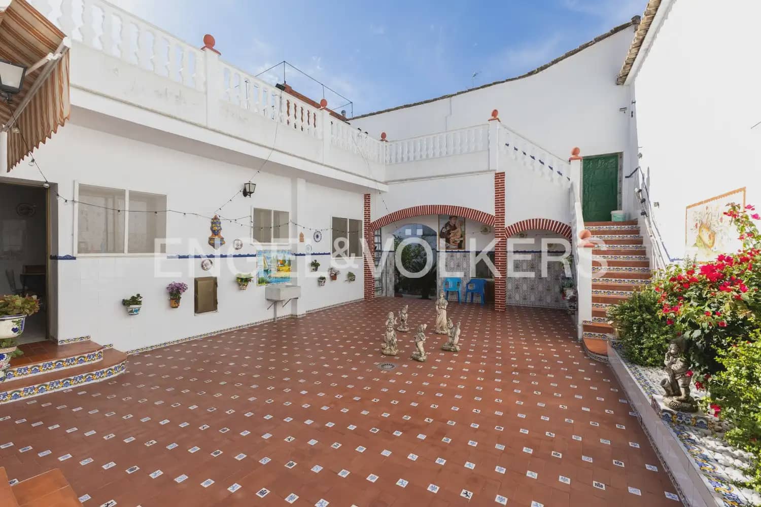 5 bedroom Townhouse for sale in Villanueva de Castellon - € 290,000 (Ref: 9898032)