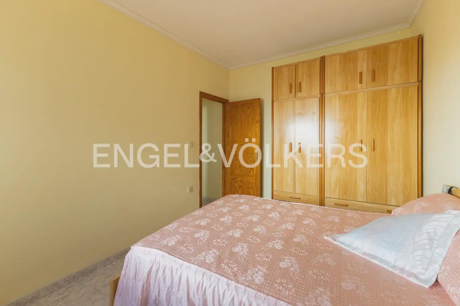 5 bedroom Townhouse for sale in Villanueva de Castellon - € 290,000 (Ref: 9898032)