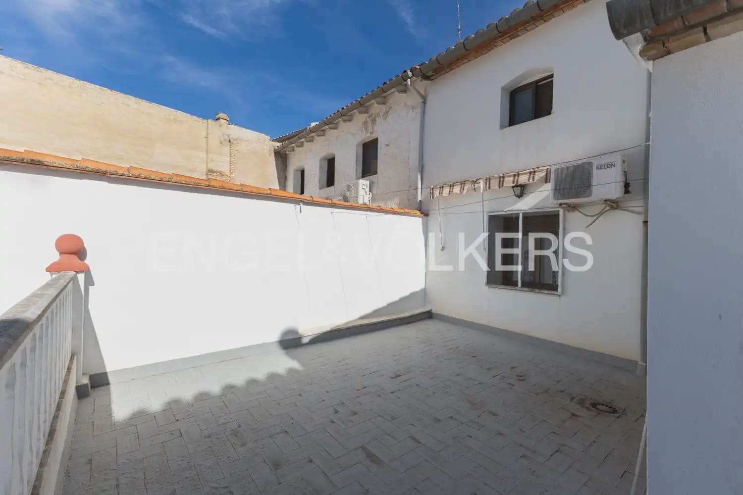 5 bedroom Townhouse for sale in Villanueva de Castellon - € 290,000 (Ref: 9898032)