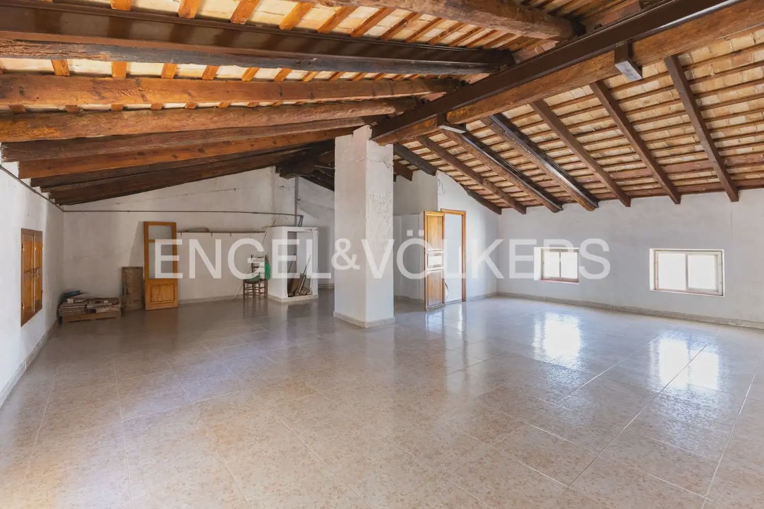 5 bedroom Townhouse for sale in Villanueva de Castellon - € 290,000 (Ref: 9898032)
