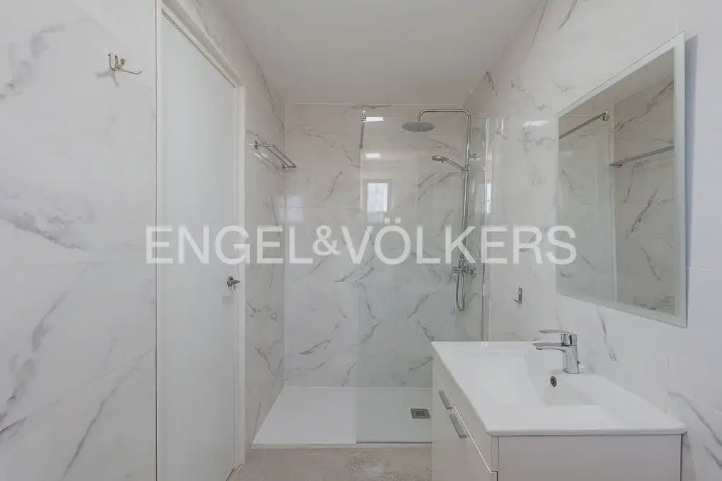 4 bedroom Townhouse for sale in Valencia city - € 299,000 (Ref: 9898034)