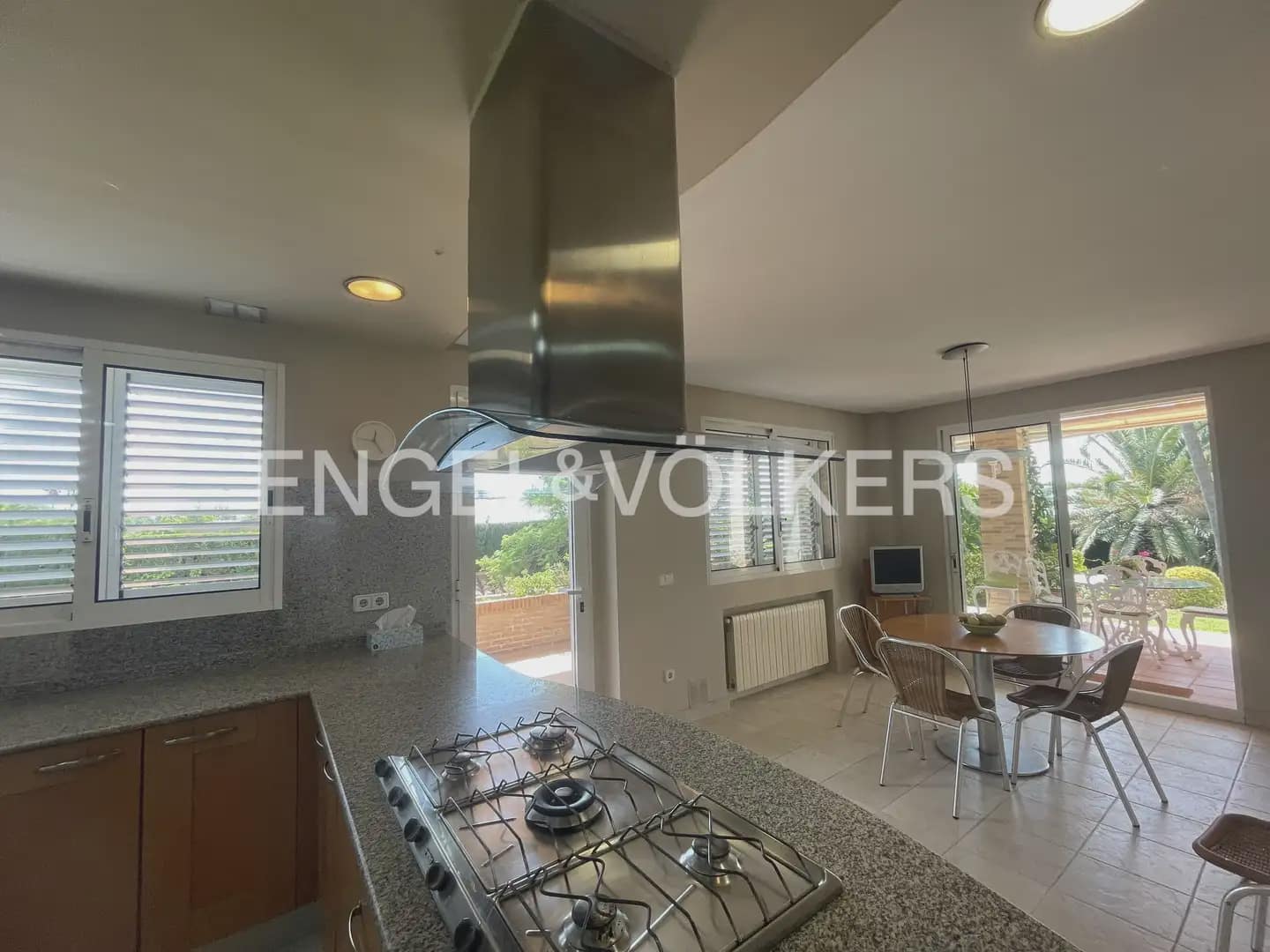 6 soveværelse Villa til leje i Pucol med swimmingpool garage - € 6.000 (Ref: 9898035)