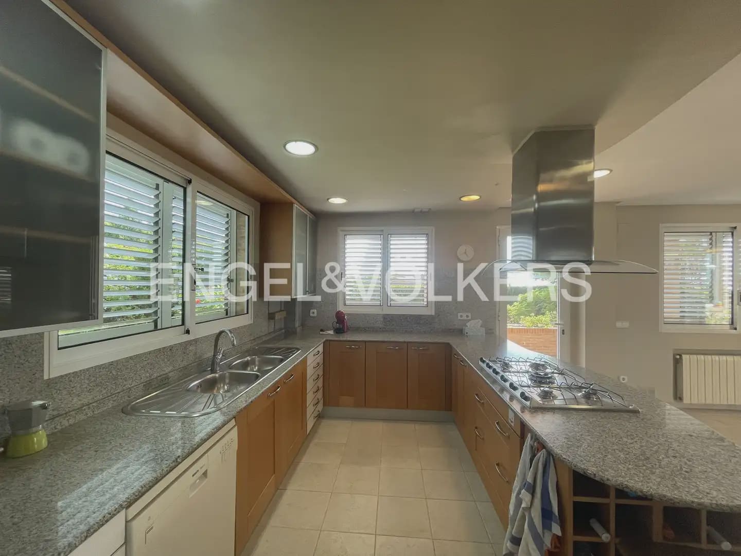 6 soveværelse Villa til leje i Pucol med swimmingpool garage - € 6.000 (Ref: 9898035)