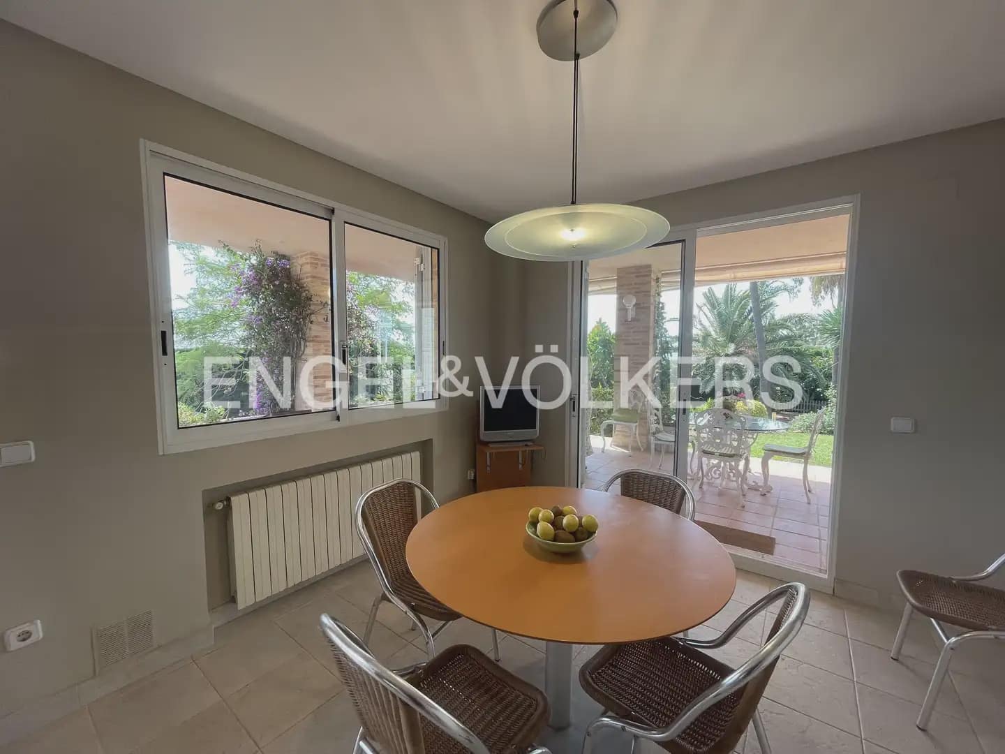 6 soveværelse Villa til leje i Pucol med swimmingpool garage - € 6.000 (Ref: 9898035)