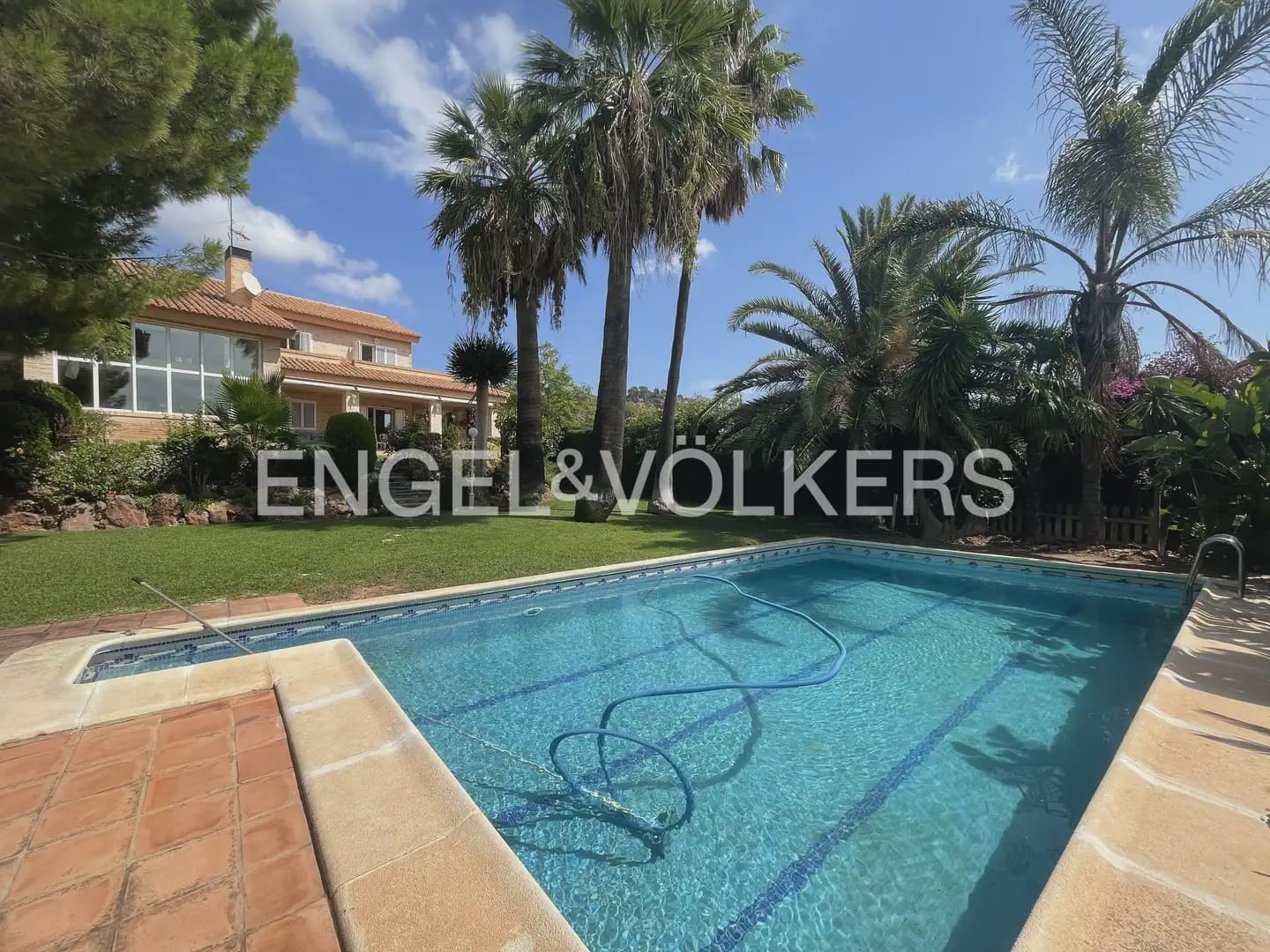 6 soveværelse Villa til leje i Pucol med swimmingpool garage - € 6.000 (Ref: 9898035)