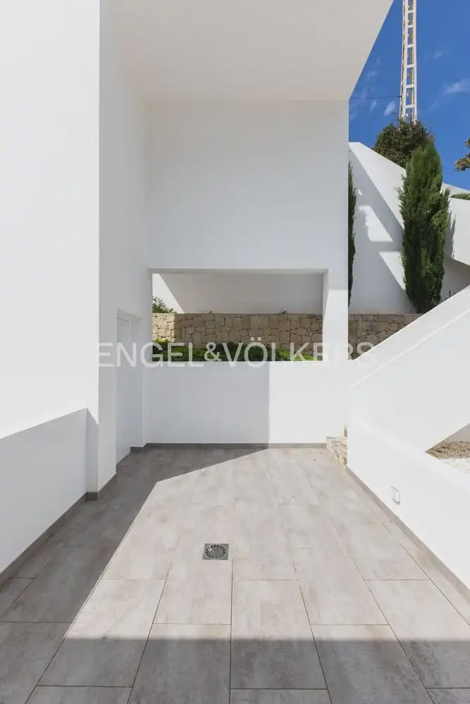 5 bedroom Villa for sale in Javea / Xabia with pool garage - € 2,499,000 (Ref: 9898036)