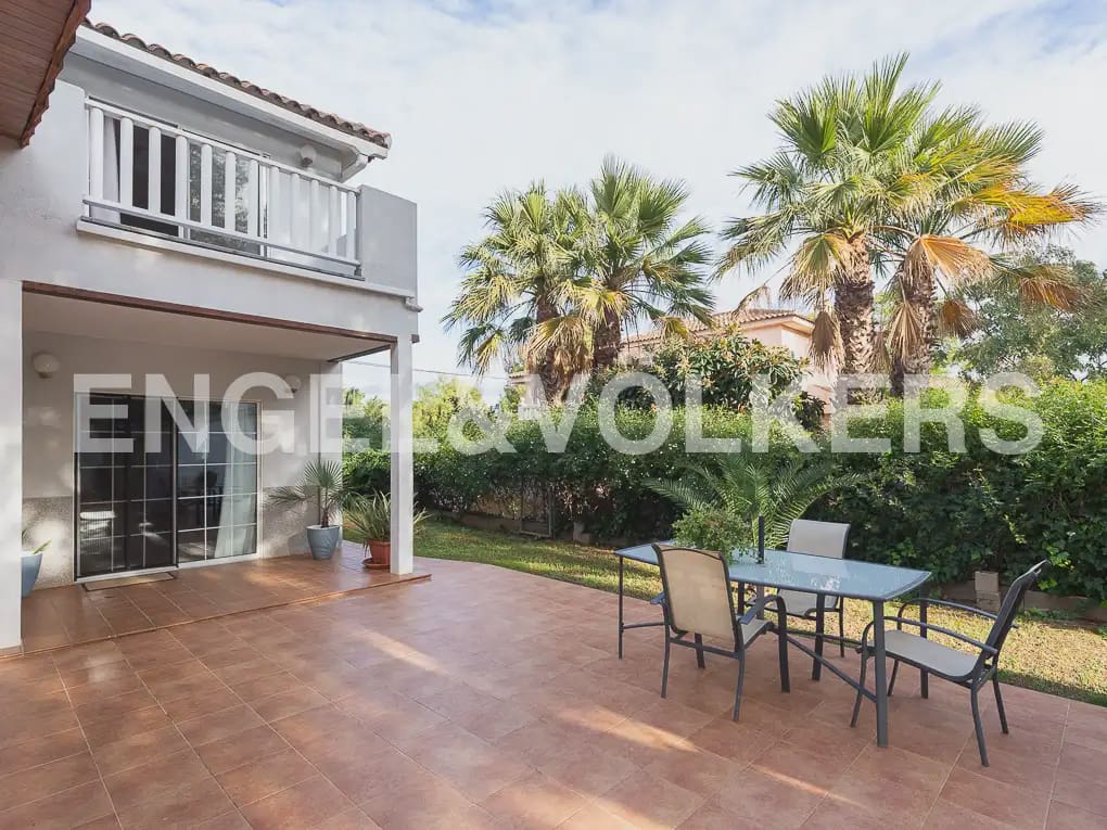 5 bedroom Villa for rent in Serra with pool garage - € 3,200 (Ref: 9898038)