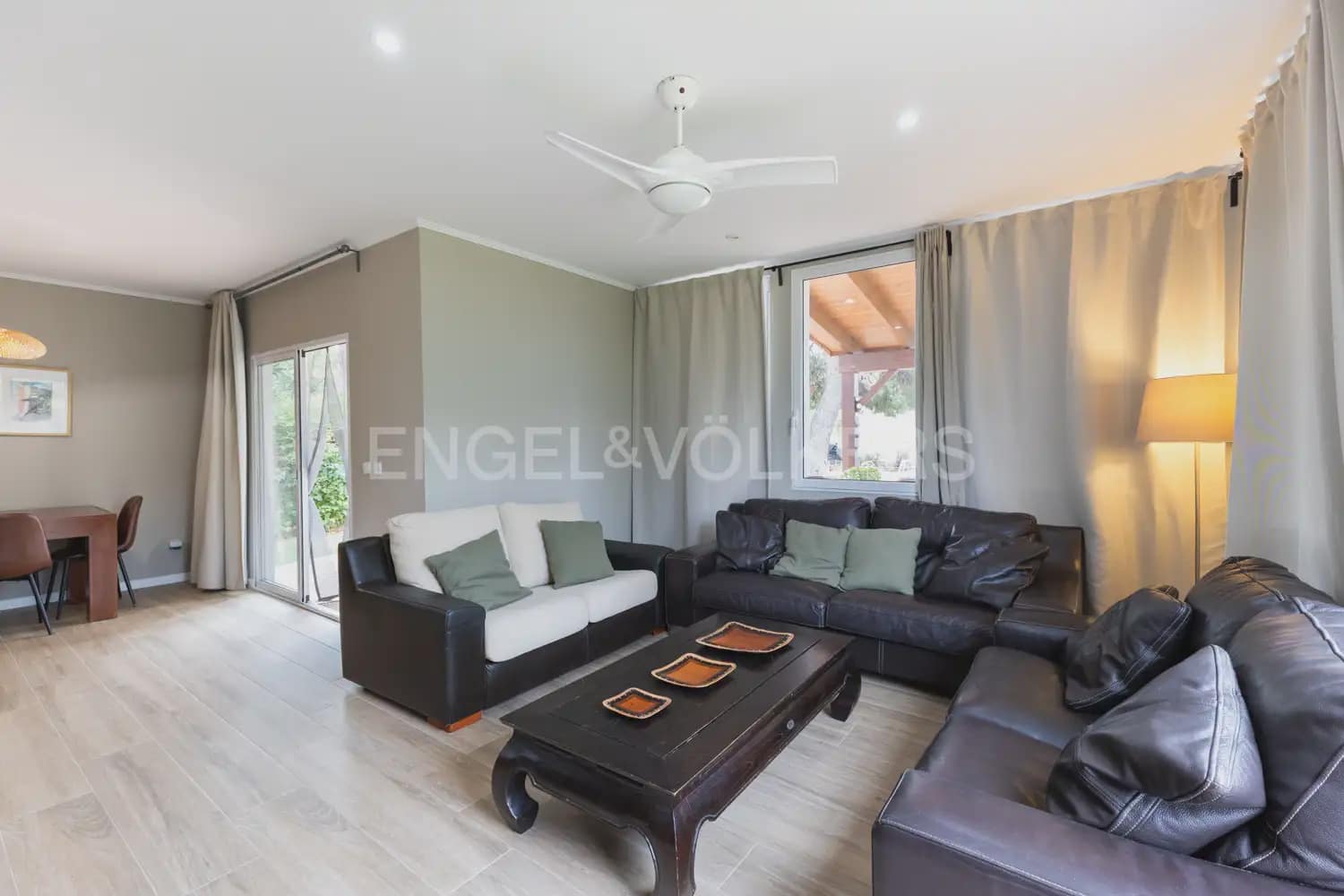 5 bedroom Villa for rent in Serra with pool garage - € 3,200 (Ref: 9898038)