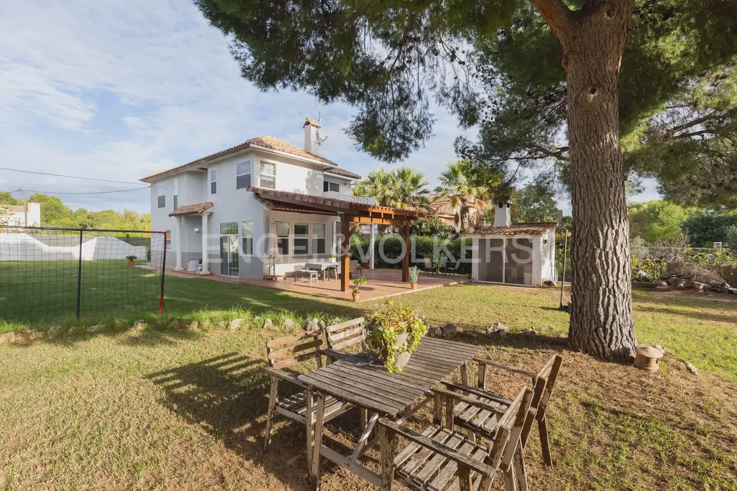 5 bedroom Villa for rent in Serra with pool garage - € 3,200 (Ref: 9898038)
