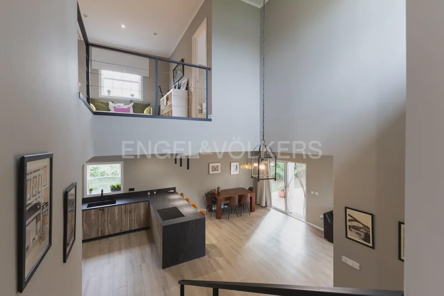 5 bedroom Villa for rent in Serra with pool garage - € 3,200 (Ref: 9898038)