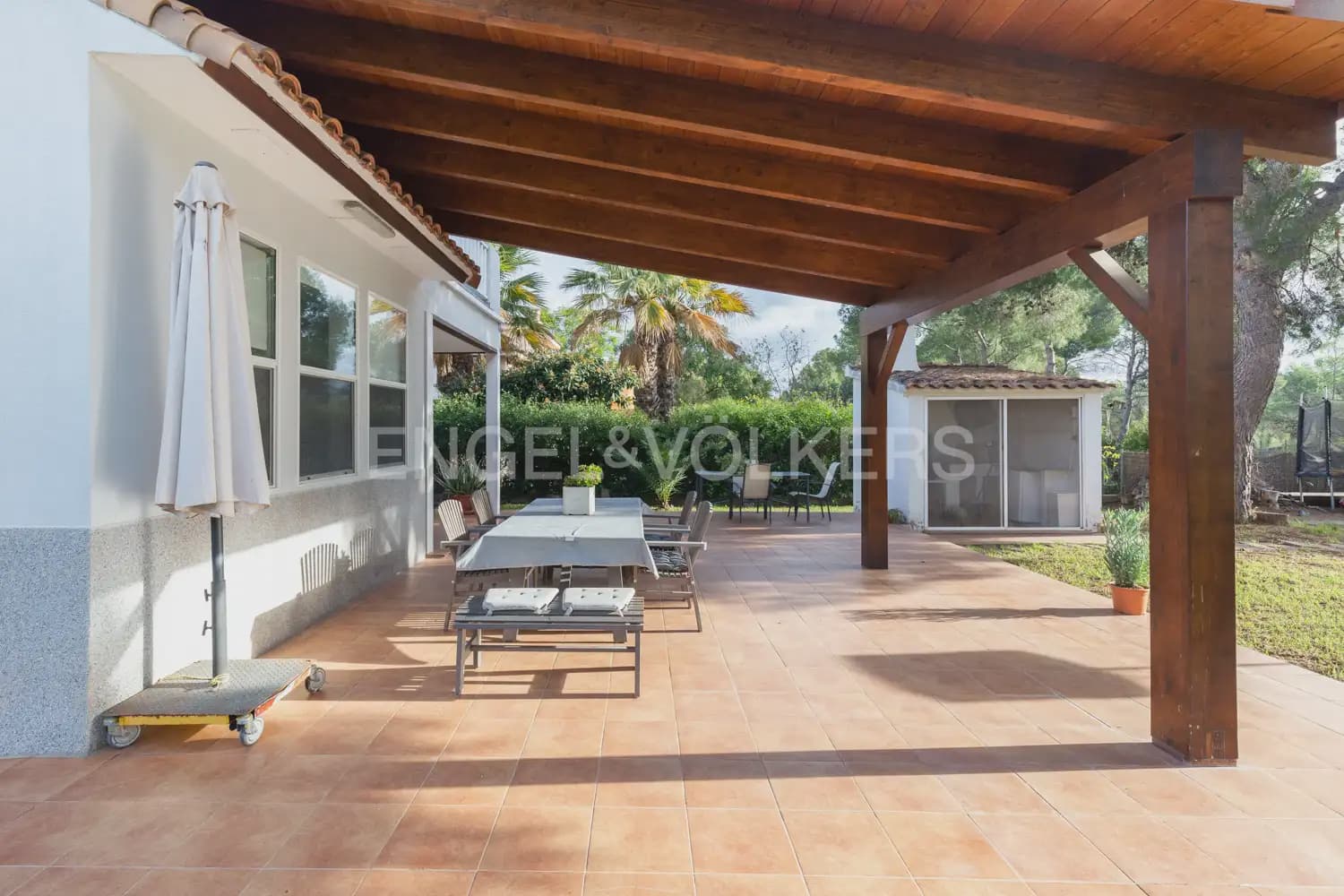 5 bedroom Villa for rent in Serra with pool garage - € 3,200 (Ref: 9898038)