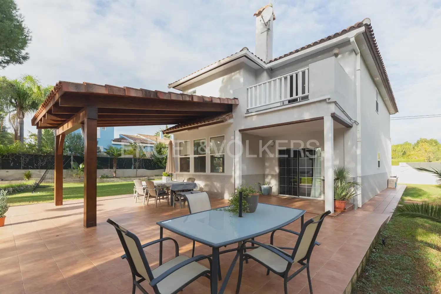 5 bedroom Villa for rent in Serra with pool garage - € 3,200 (Ref: 9898038)