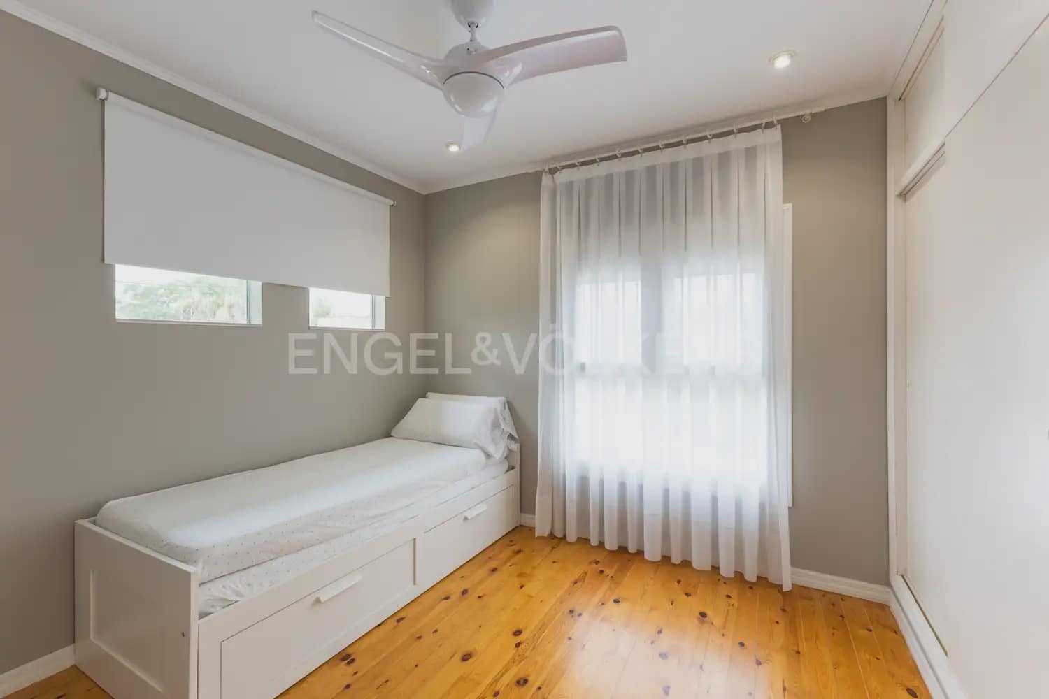 5 bedroom Villa for rent in Serra with pool garage - € 3,200 (Ref: 9898038)
