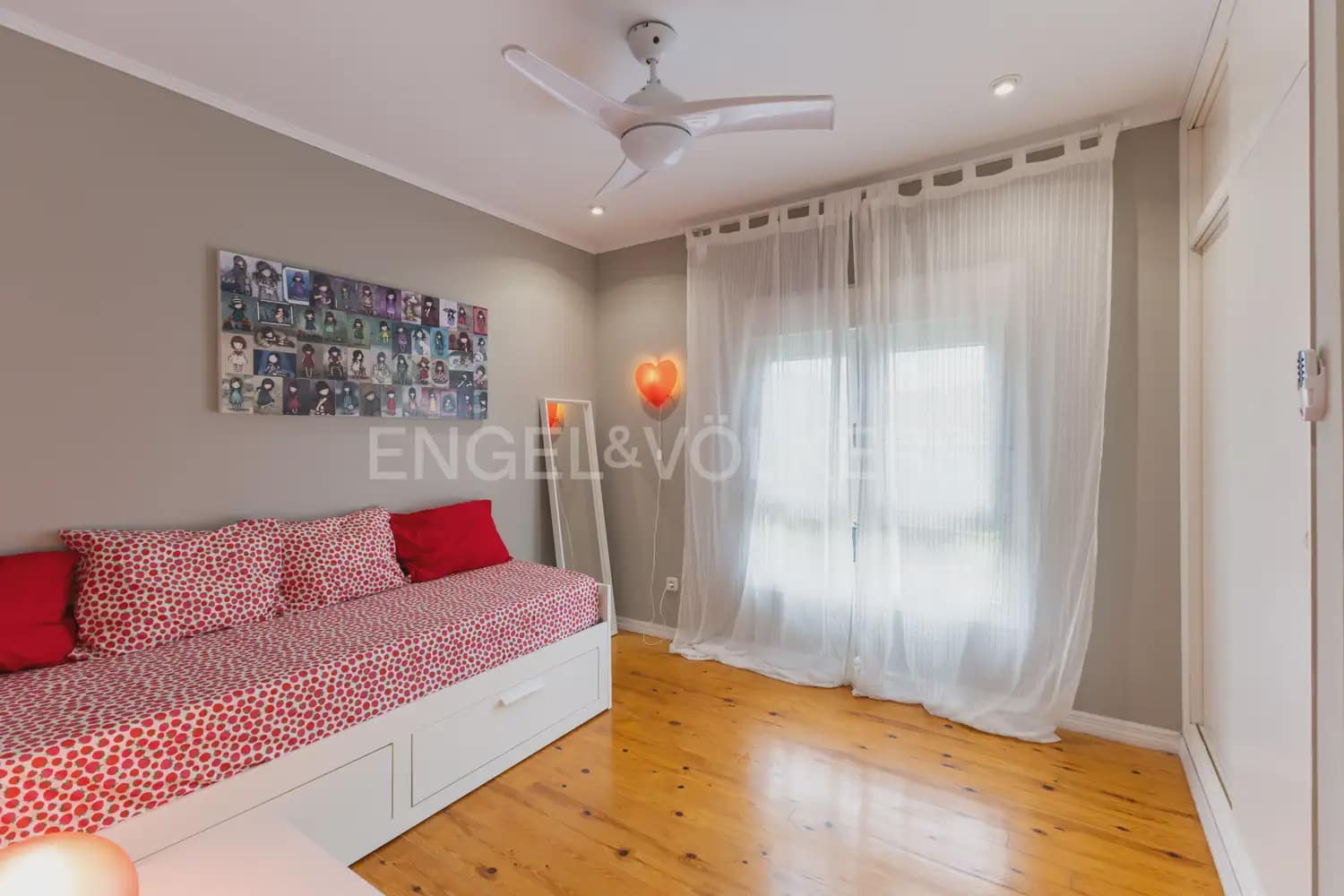 5 bedroom Villa for rent in Serra with pool garage - € 3,200 (Ref: 9898038)
