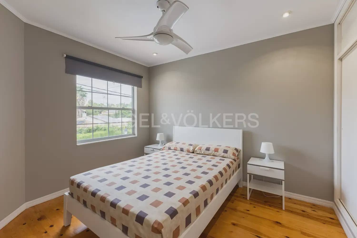 5 bedroom Villa for rent in Serra with pool garage - € 3,200 (Ref: 9898038)