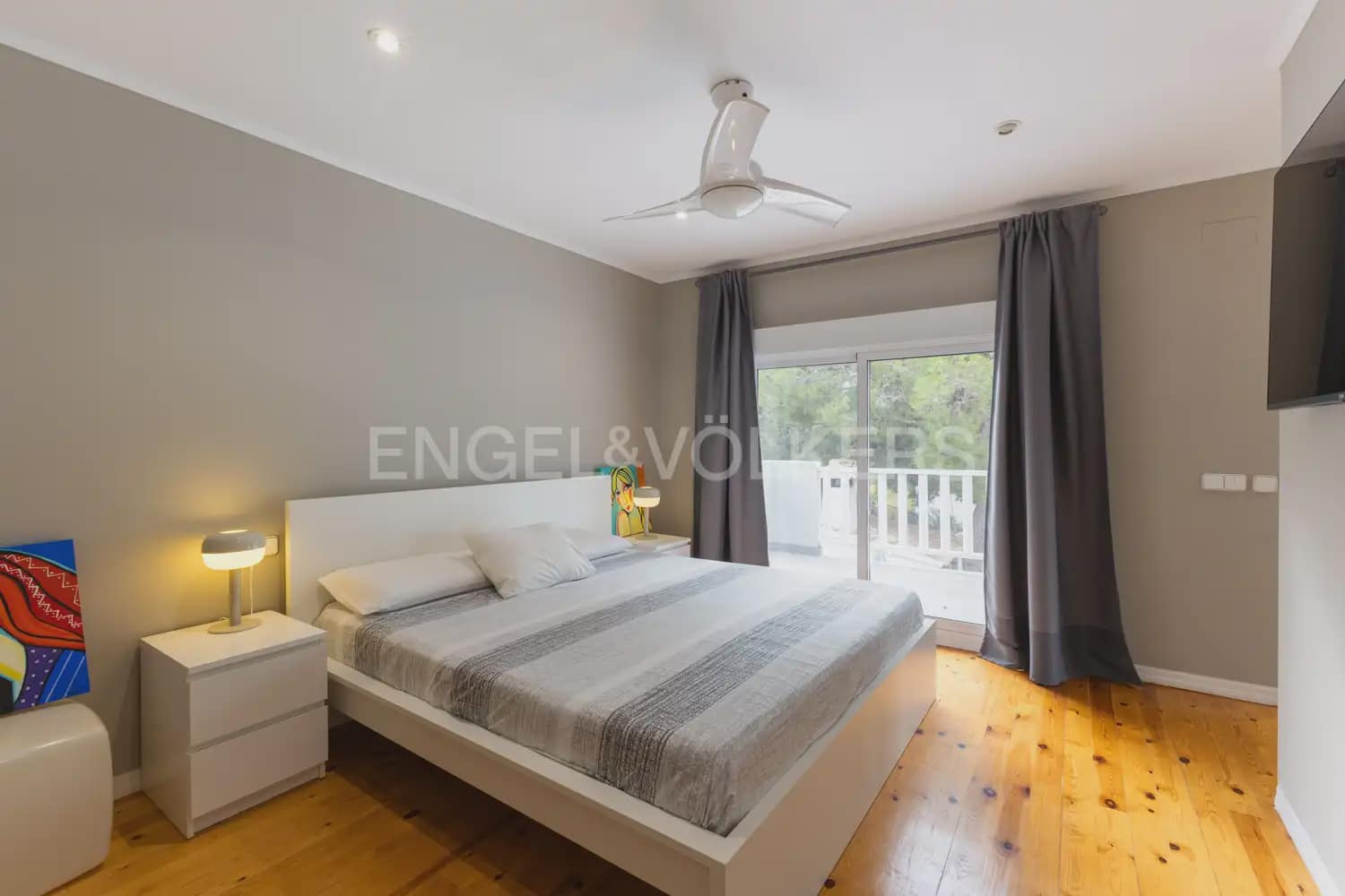 5 bedroom Villa for rent in Serra with pool garage - € 3,200 (Ref: 9898038)