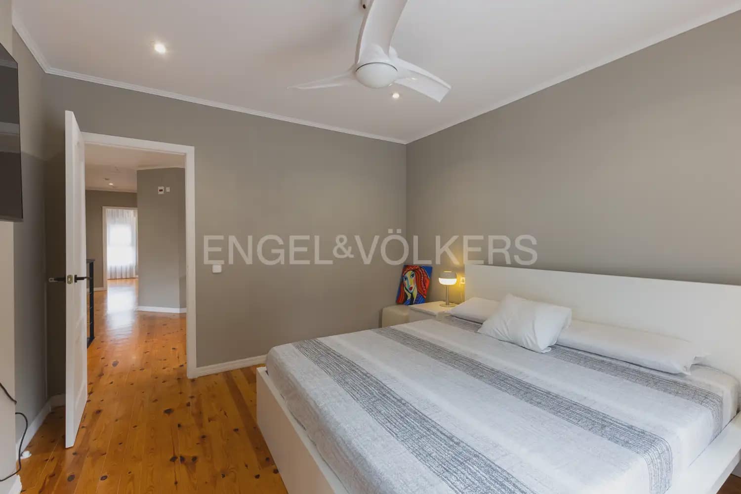 5 bedroom Villa for rent in Serra with pool garage - € 3,200 (Ref: 9898038)