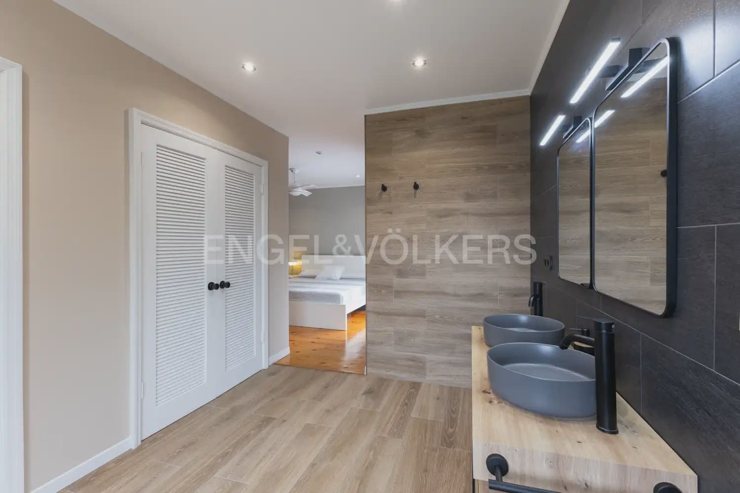 5 bedroom Villa for rent in Serra with pool garage - € 3,200 (Ref: 9898038)