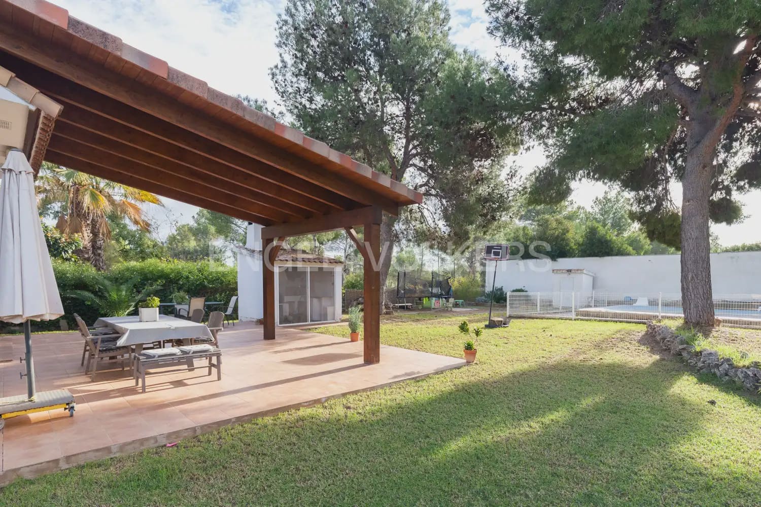 5 bedroom Villa for rent in Serra with pool garage - € 3,200 (Ref: 9898038)