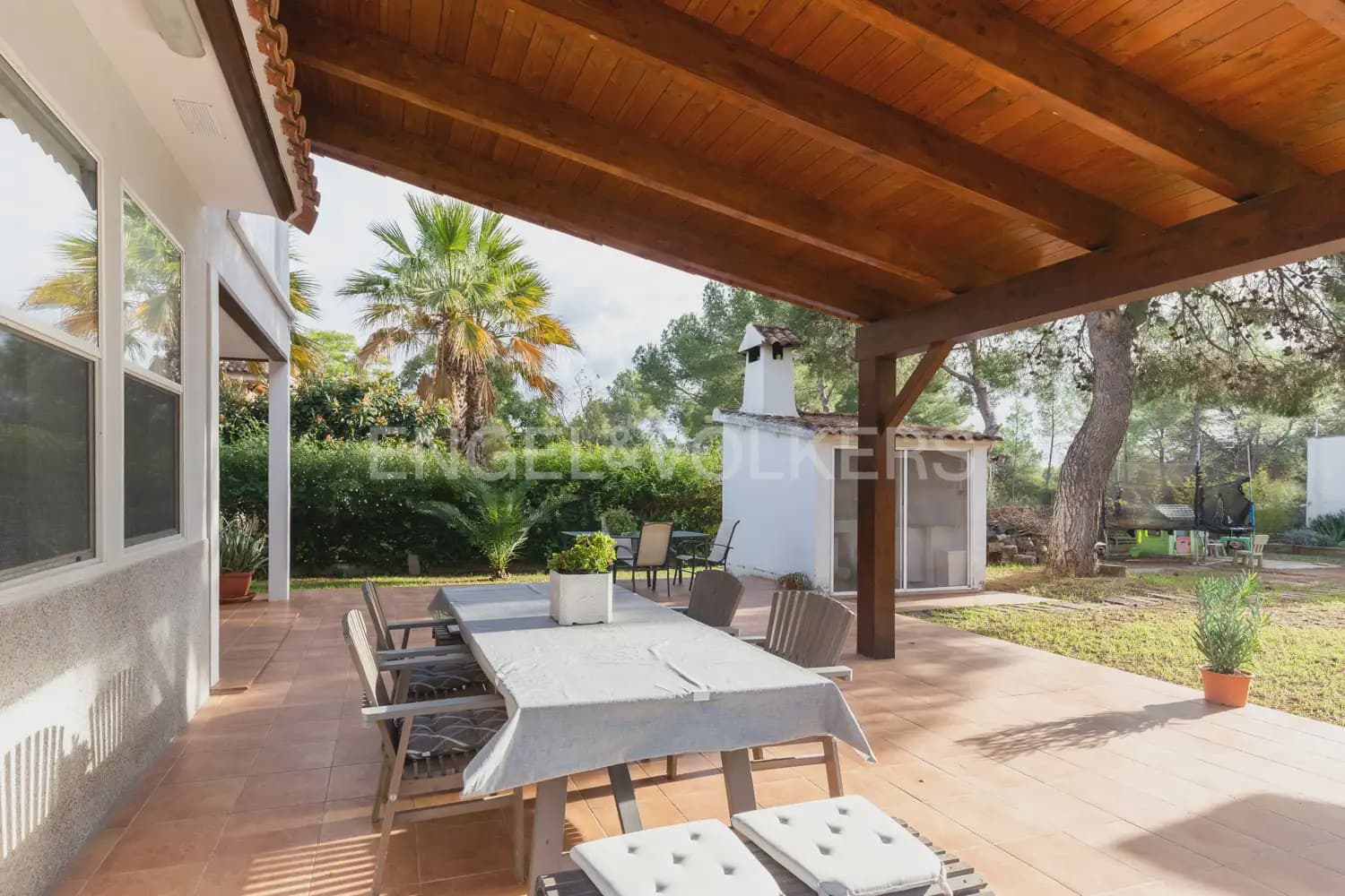 5 bedroom Villa for rent in Serra with pool garage - € 3,200 (Ref: 9898038)
