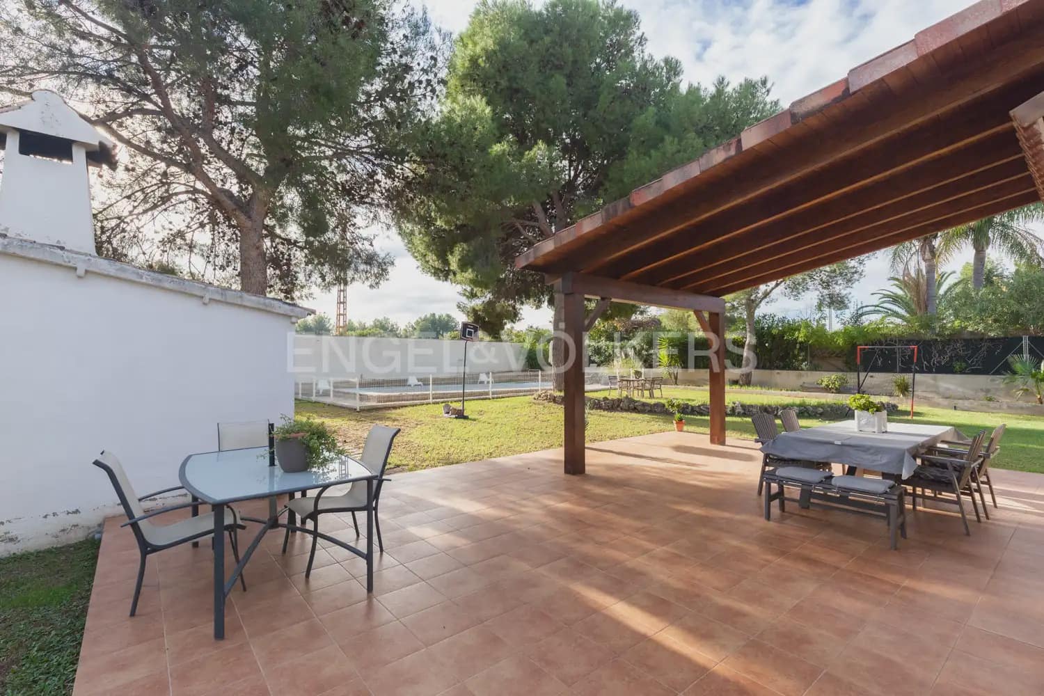 5 bedroom Villa for rent in Serra with pool garage - € 3,200 (Ref: 9898038)