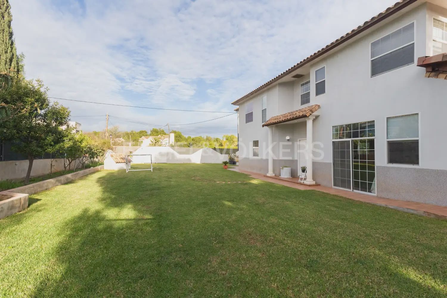 5 bedroom Villa for rent in Serra with pool garage - € 3,200 (Ref: 9898038)