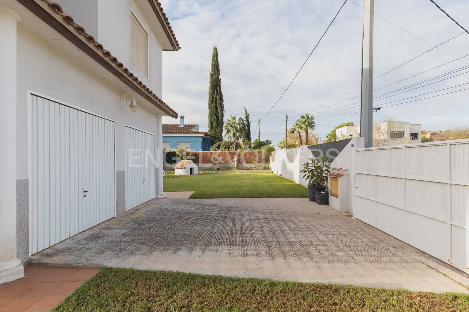 5 bedroom Villa for rent in Serra with pool garage - € 3,200 (Ref: 9898038)