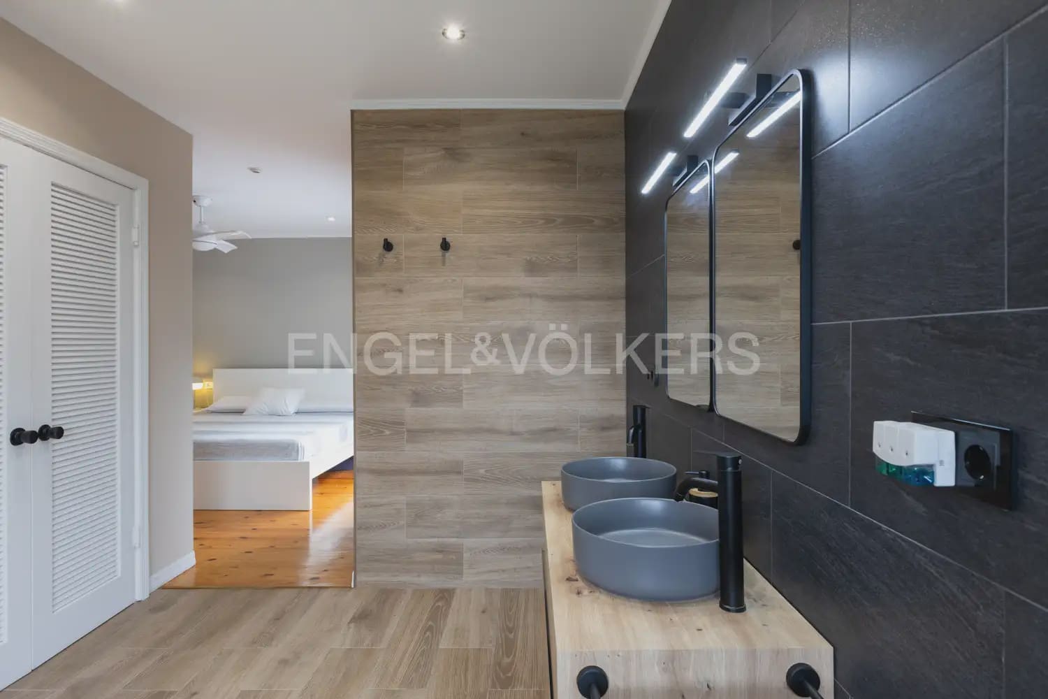 5 bedroom Villa for rent in Serra with pool garage - € 3,200 (Ref: 9898038)