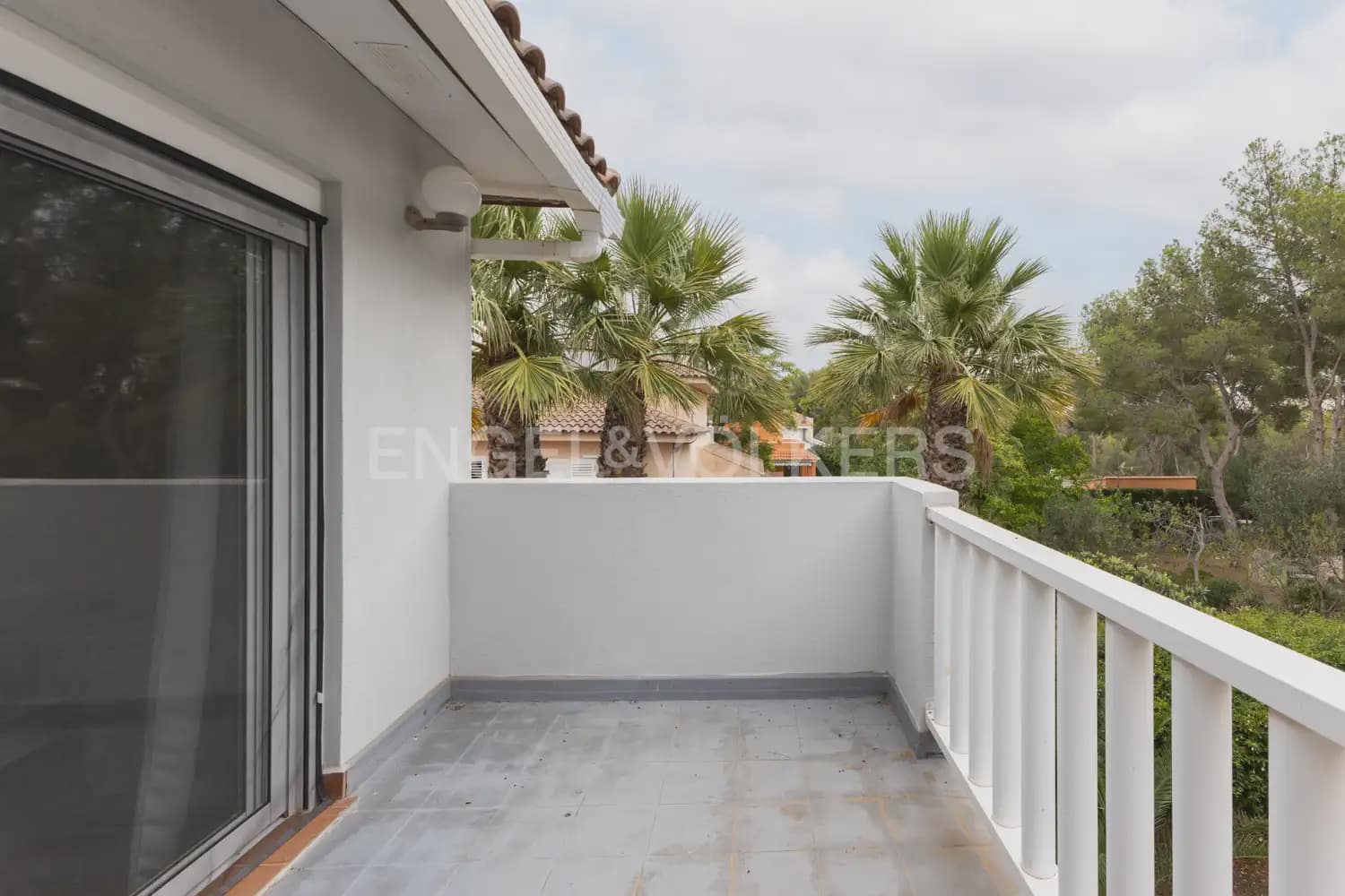 5 bedroom Villa for rent in Serra with pool garage - € 3,200 (Ref: 9898038)