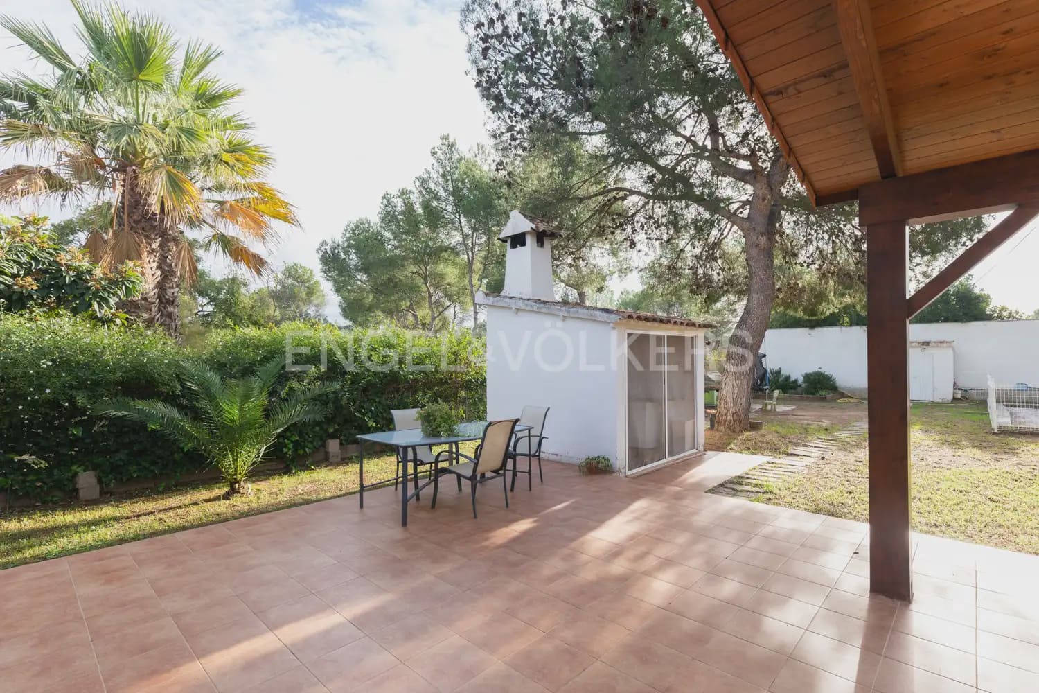 5 bedroom Villa for rent in Serra with pool garage - € 3,200 (Ref: 9898038)